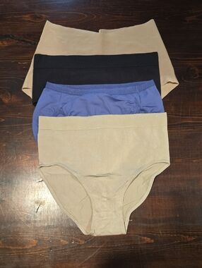 ​Mixed Brand Panty Bundle Size S/5 - Wacoal, Athleta, Vanity Fair (4 Pairs)